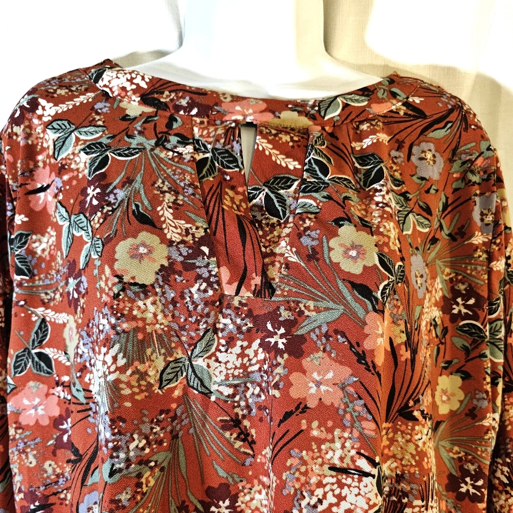 3/$20 Cure 1XL Fall button Roll Sleeve Top - Picture 5 of 7